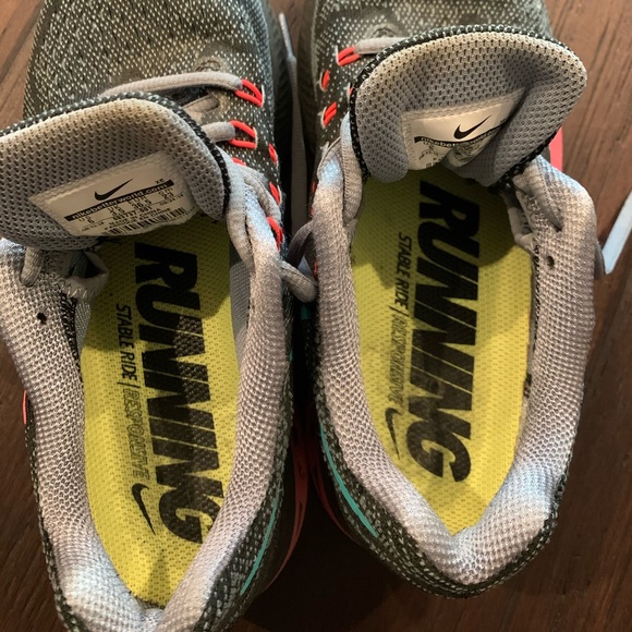 NIKE AIR ZOOM STRUCTURE - Picture 12 of 15